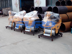 福瑞得機(jī)械5臺壓路機(jī)，一臺混凝土整平機(jī)及時發(fā)貨