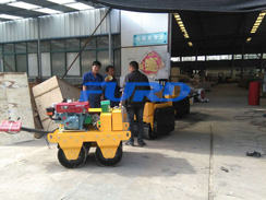 福瑞得機(jī)械手扶雙輪壓路機(jī)，二次結(jié)構(gòu)澆筑泵及時包貨