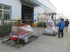 福瑞得機械1臺灌縫機，1臺移動燈車，一臺馬路吹風機打包裝柜出口新加坡
